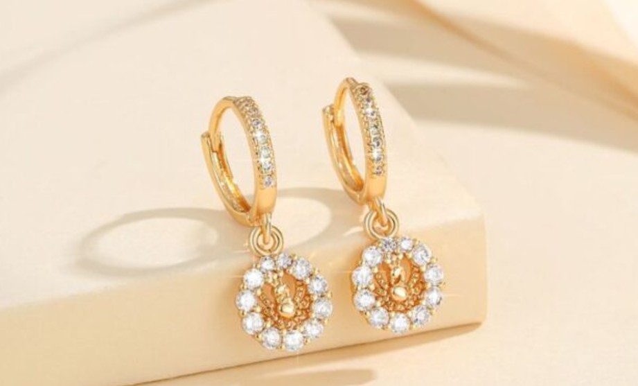 Gold Earrings vs. Gold-Plated: What’s the Difference?